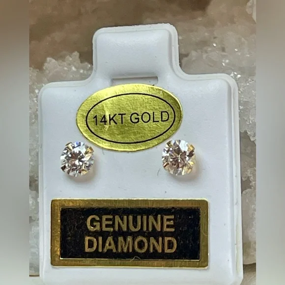 1/2ct 14K Solid YELLOW Gold Diamond studs earrings. Yellow Gold - Picture 8 of 16